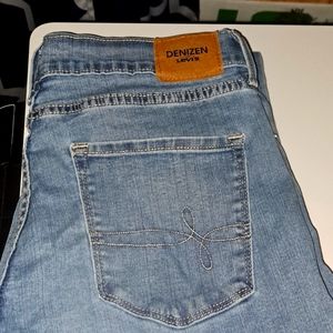 I'm selling this DENIZEN PAIR OF BLUE JEANS